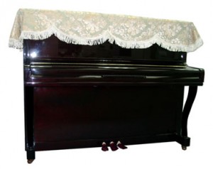 PTC 全綿金黃繡花 琴頂布 C17